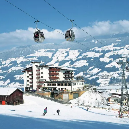 In Kaltenbach Near Lift アパート シュトゥンム