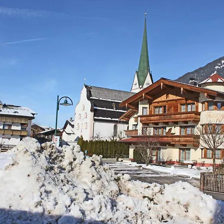 Holiday Home In Kaltenbach Near Ski Lift שטום